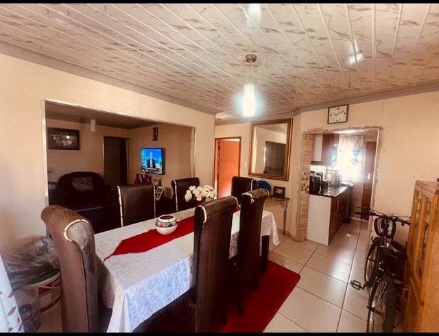 3 BEDROOM HOUSE FOR SALE IN KARENPARK